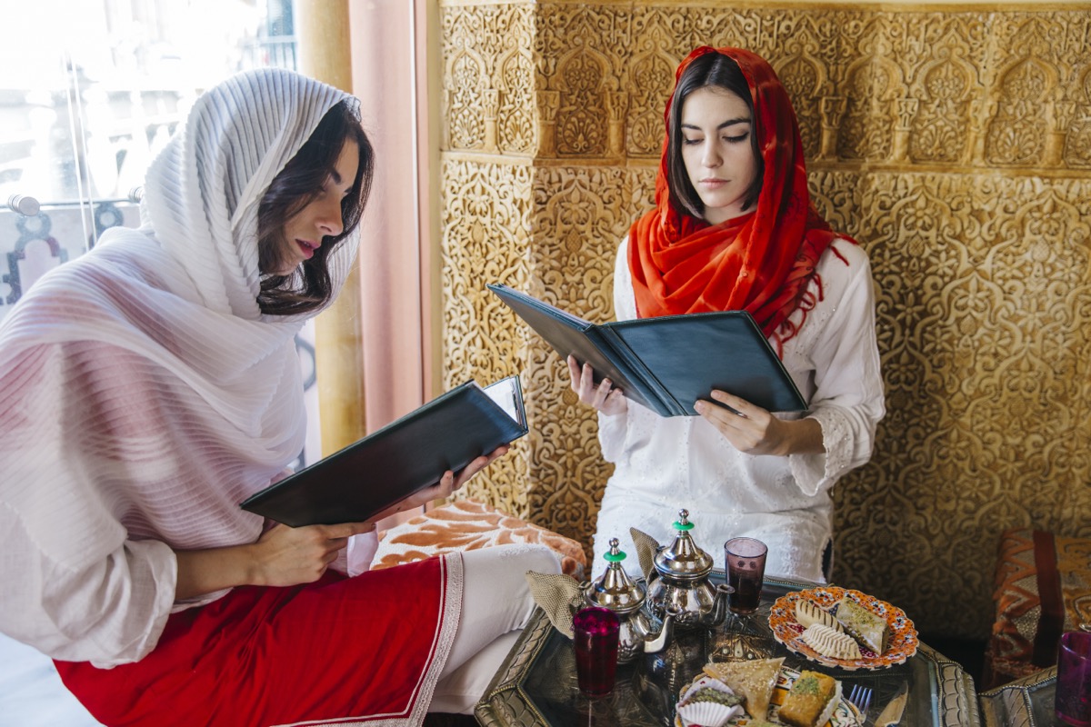 Język urzędowy Egiptu: Co warto wiedzieć o arabskim?