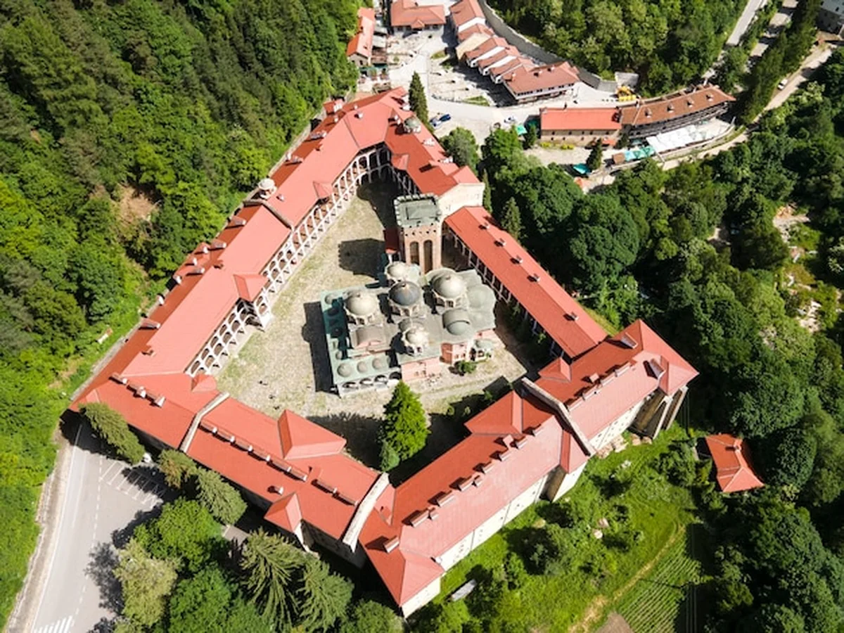 Widok z powietrza klasztoru Rila w Bułgarii w regionie Kyustendil