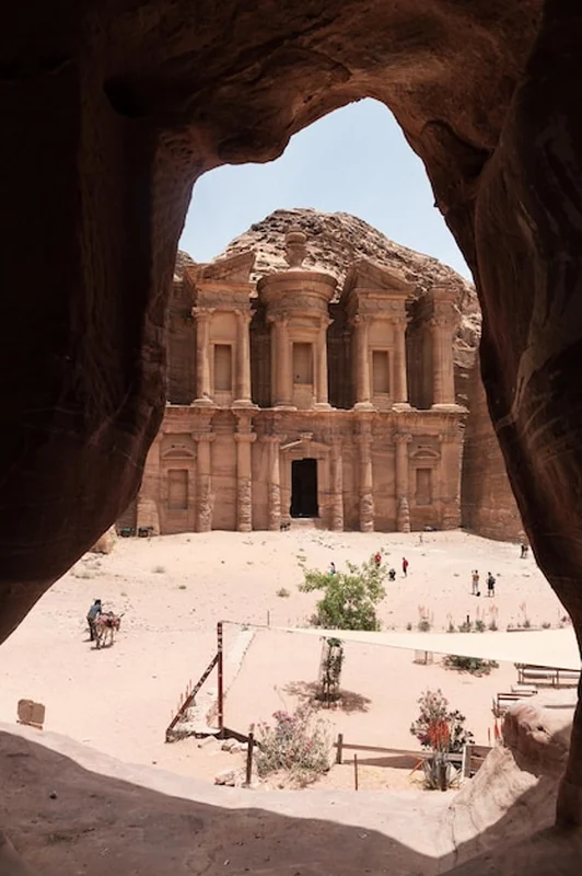 Fasada klasztoru w Petrze, Jordania